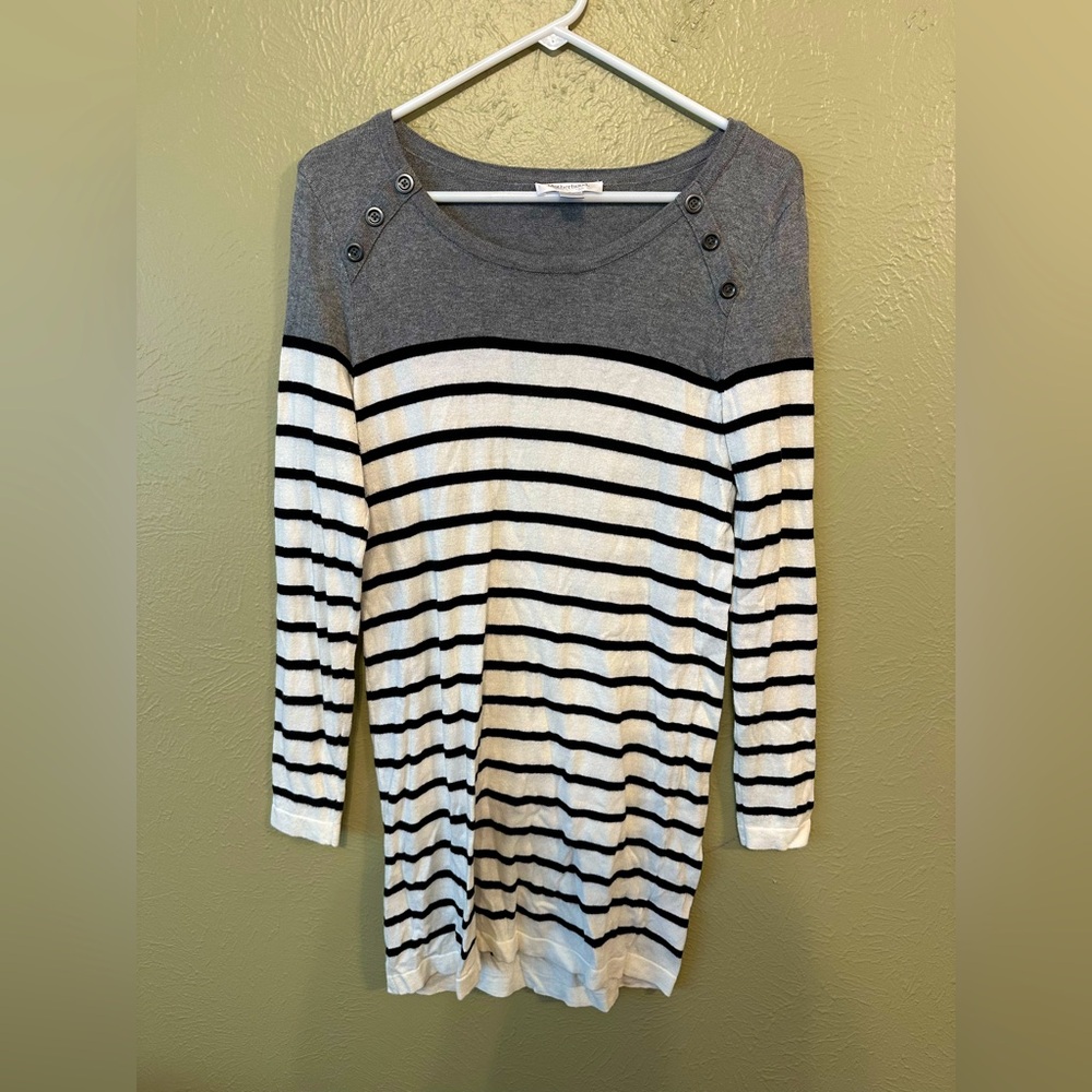 Motherhood Maternity Gray and White Long Sleeve Ribbed long shirt